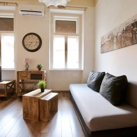 Standard Apartment By Hi5 - Nyugati Square Budapeste Exterior foto